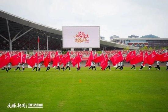 狂乱迷惘的刘邦，喟叹我的平生都是鸿门宴，所以作为不雅众没必要要再将眼光钉死在那场闻名饭局上项羽的反映，吴彦祖扮演的霸王为何如斯自豪、等闲的放过刘邦？这是中国汗青的年夜谜团之一，究天人之变的司马迁早在《史记》中就告知我们性情决议命运的话。